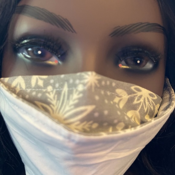 NWT 3-D  HANDMADE FACE MASK - Picture 2 of 2